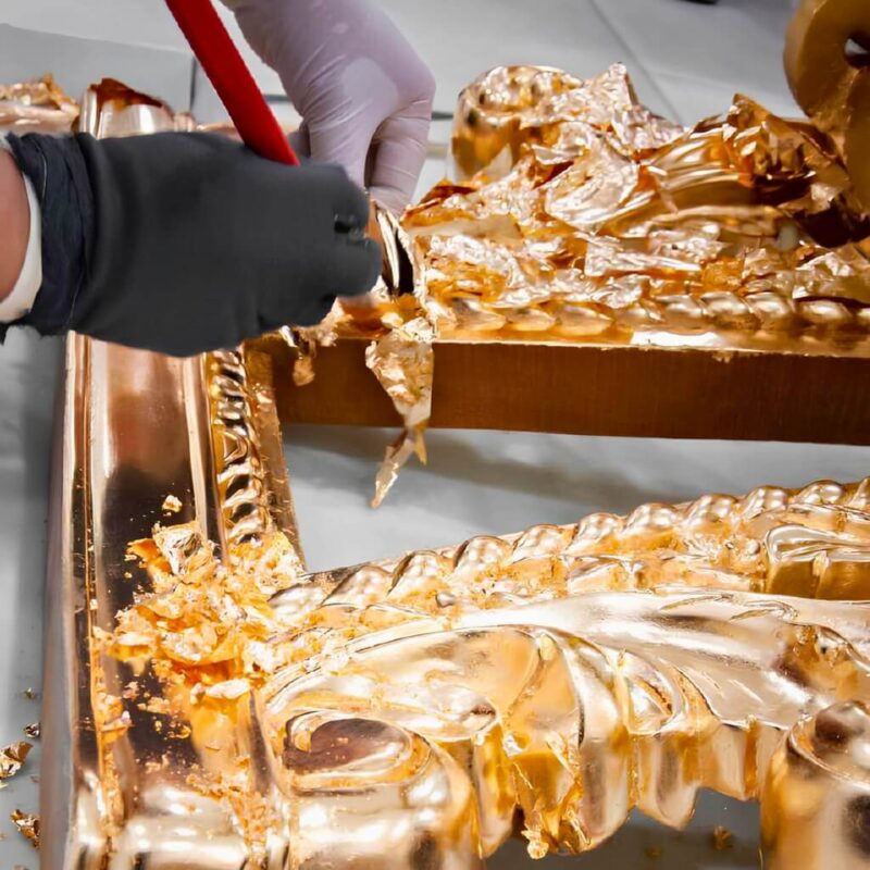 Nội thất tân cổ điển Life | Grande - Gia công dát vàng thủ công bằng tay nghệ nhân khẳng định đẳng cấp gia chủ